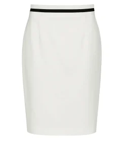 Aansluitende kokerrok met contrasterende zwarte streep