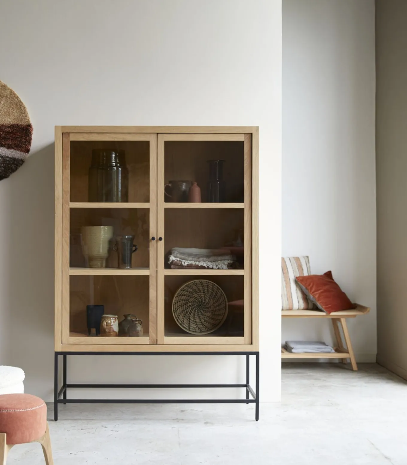 Babeth - Hoge vitrinekast van massief eikenhout