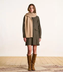 Beige gebreide sjaal met pailletten