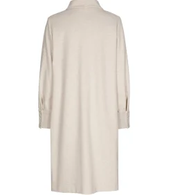 Beige kleed met opstaande kraag