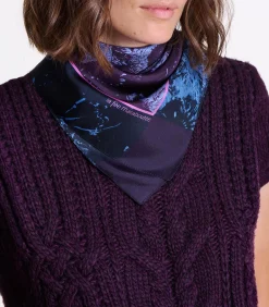 Blauw en paars bedrukt zijden vierkant