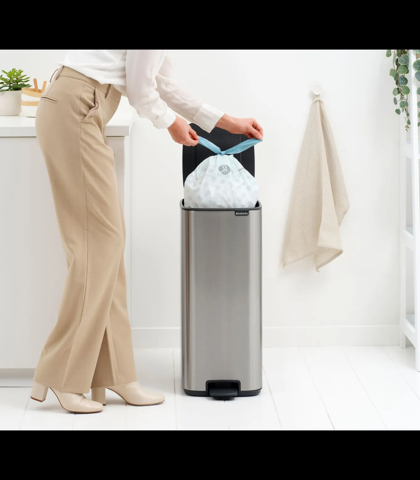 Brabantia Bo Pedaalemmer, 30 liter, stil sluitend, kunststof binnenemmer - Matt Steel Fingerprint Proof