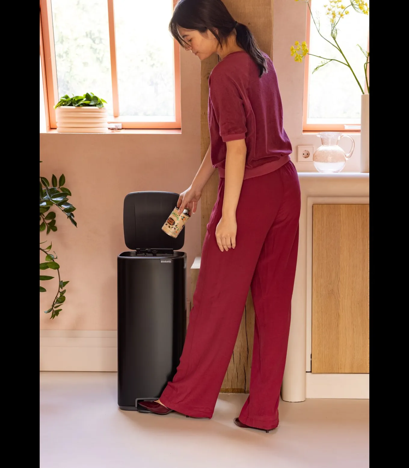 Brabantia Bo Pedaalemmer, 30 liter, stil sluitend, kunststof binnenemmer - Matt Black