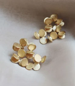 Grote gouden oorbellen Arai