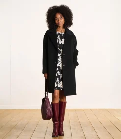 Halflange zwarte mantel met wollen borduurwerk