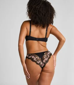 Hoog uitgesneden brazilian Caro