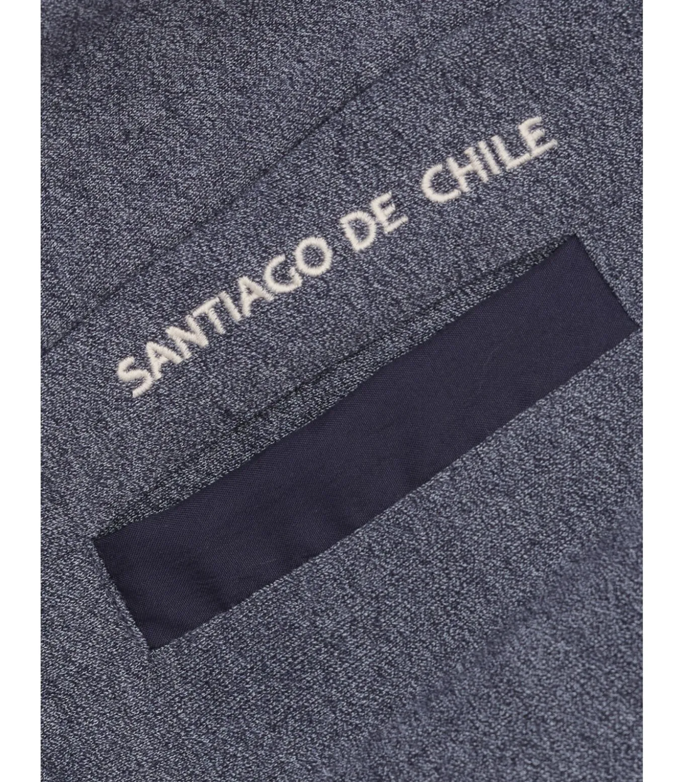 Jongenstrui met capuchon en Santiago-logo op het hart