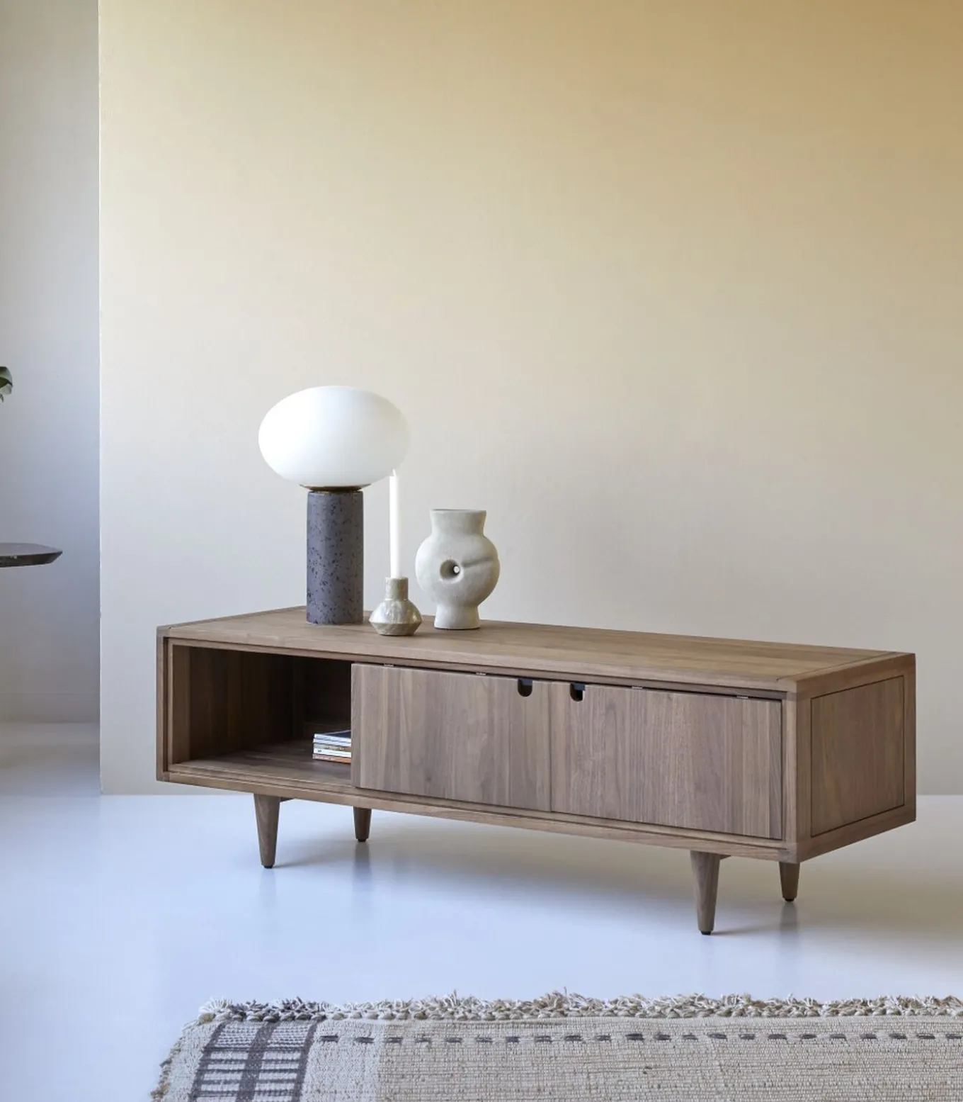 Jonàk - Tv-meubel van massief notenhout 140 cm