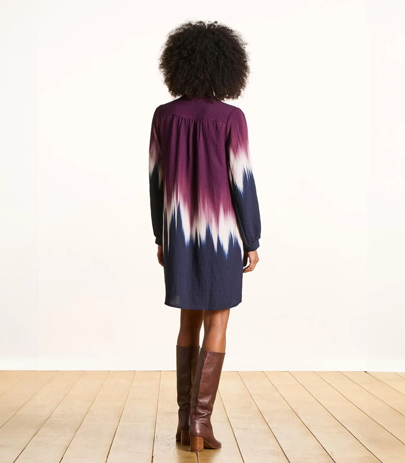 Korte bicolor jurk met tie & dye print