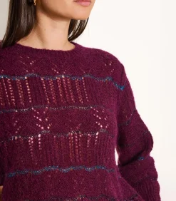 Korte bordeaux trui in opengewerkte stof met ronde hals