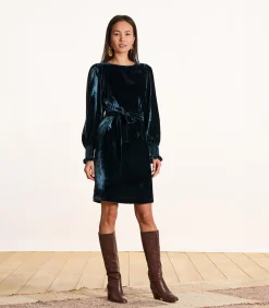 Korte jurk van petrolblauwe fluweel met lange mouwen