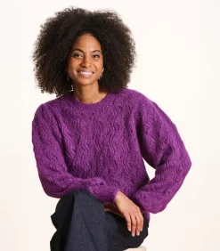 Korte paarse trui in opengewerkte stof met ronde hals