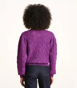 Korte paarse trui in opengewerkte stof met ronde hals