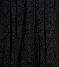 Lange zwarte kanten rok