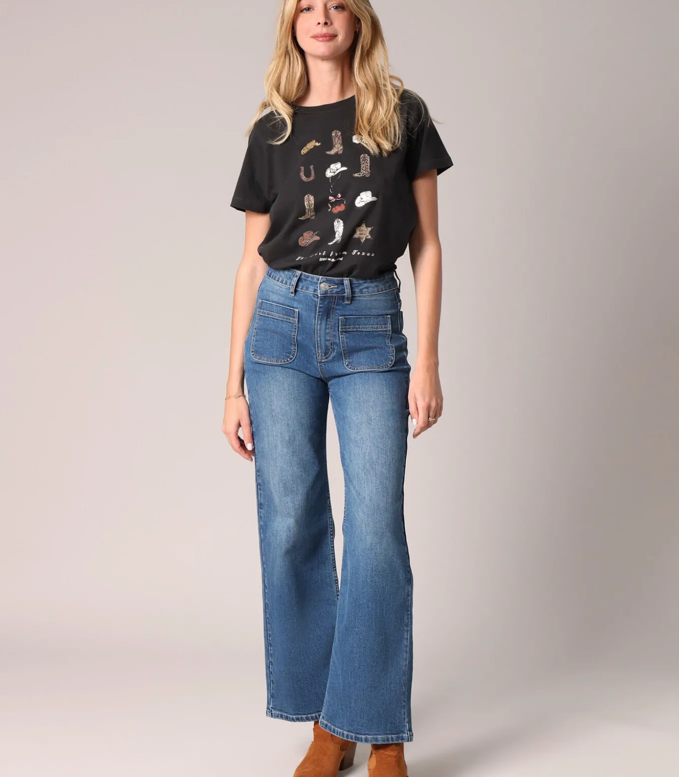 LIZETTE - Uitlopende jeans met grote opgestikte zakken aan de voorkant