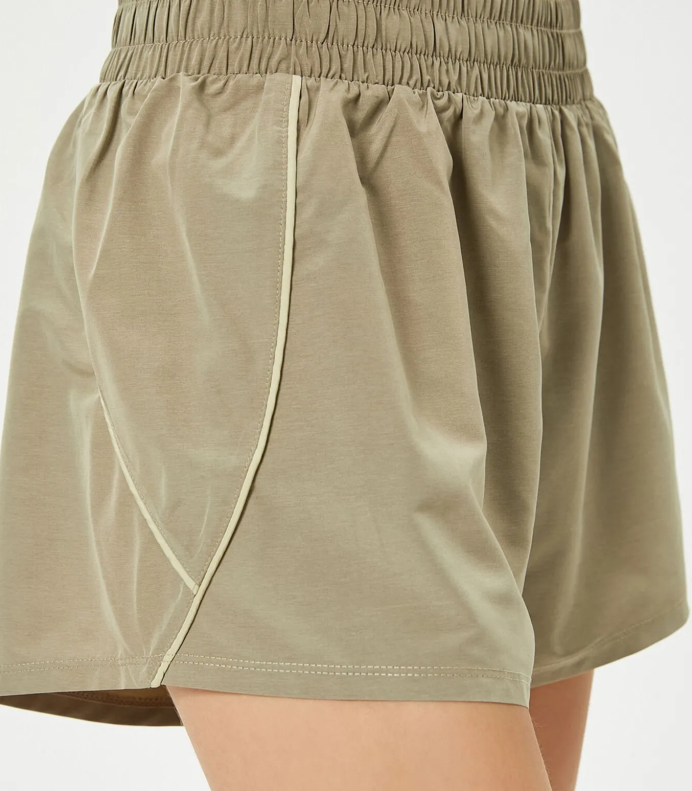 Mini Hardloopshort Hoog en Biye Detail