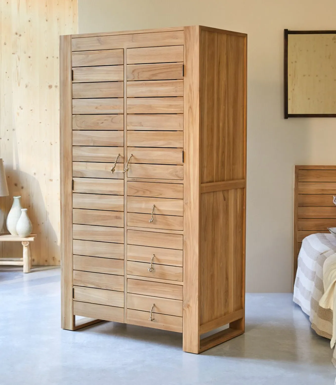 Minimalys - Hangkast van massief teakhout