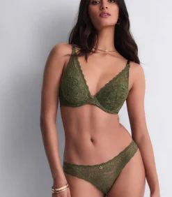 Plunge beha in sjaal model Rosessence