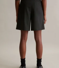 Relaxte bermuda met krijtstreepjes