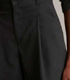 Relaxte bermuda met krijtstreepjes