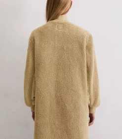 Relaxte teddyjas in blousonstijl