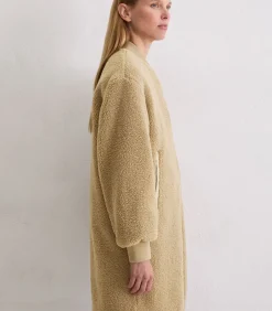 Relaxte teddyjas in blousonstijl