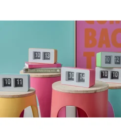 Wandklok Funky Flip - Scarlet rood - 7x17.7x9.2cm