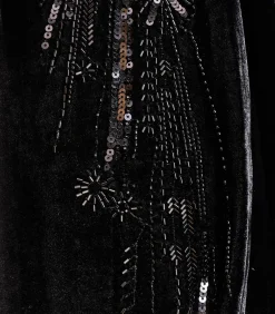 Zwarte fluwelen top met lange mouwen en borduursels