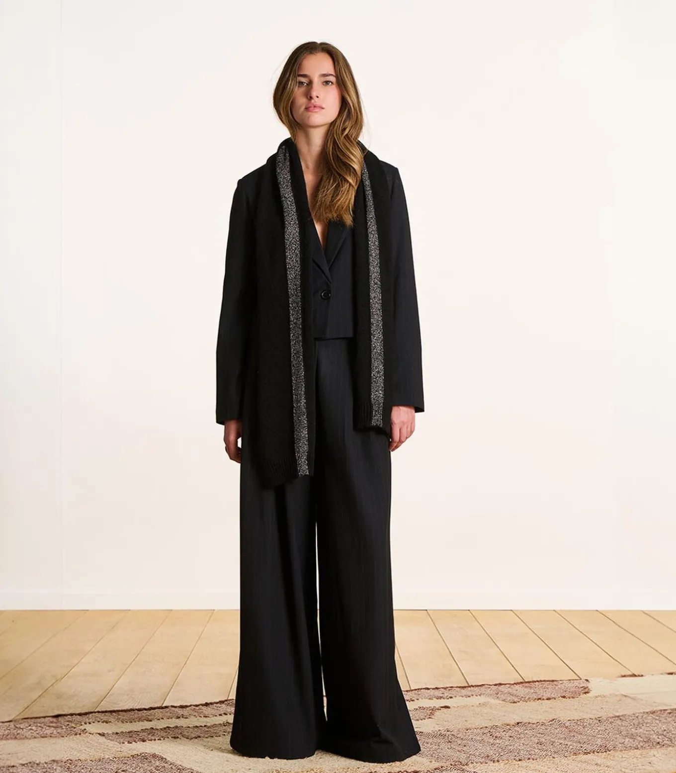 Zwarte gebreide sjaal met zilveren lurex