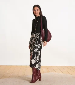 Zwarte lange rok met gedrapeerde split