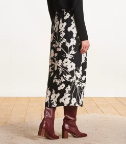 Zwarte lange rok met gedrapeerde split