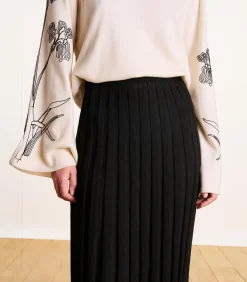 Zwarte midirok van geplooide stof