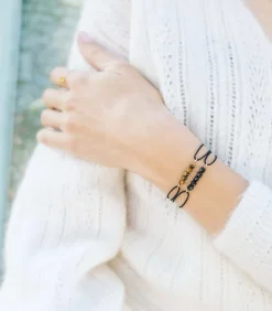 Zwarte Spinel armband op 14k gold-filled gouden draad en rode koord